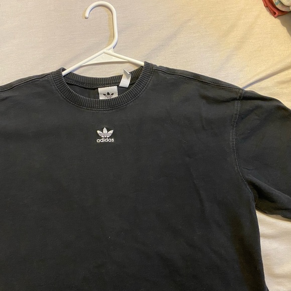 Adidas black short sleeve - Picture 1 of 2
